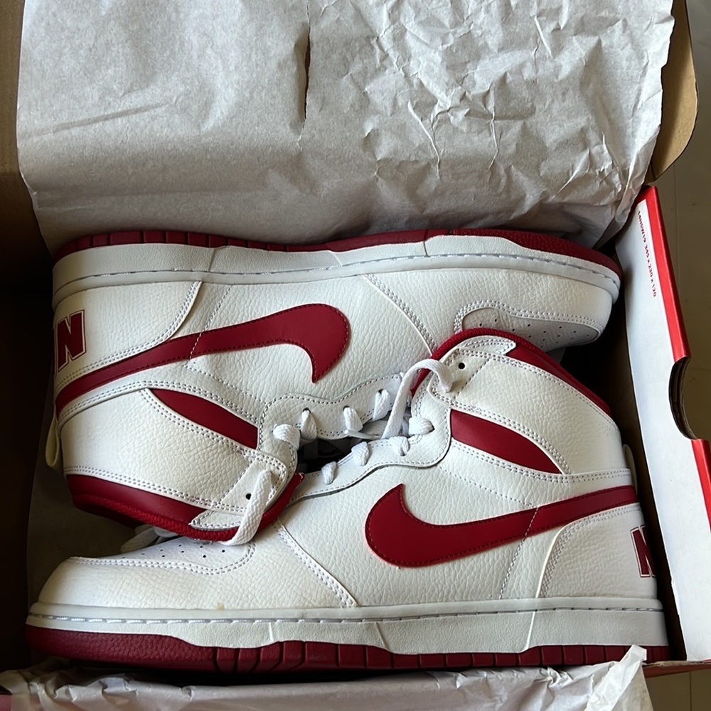 BIG NIKE